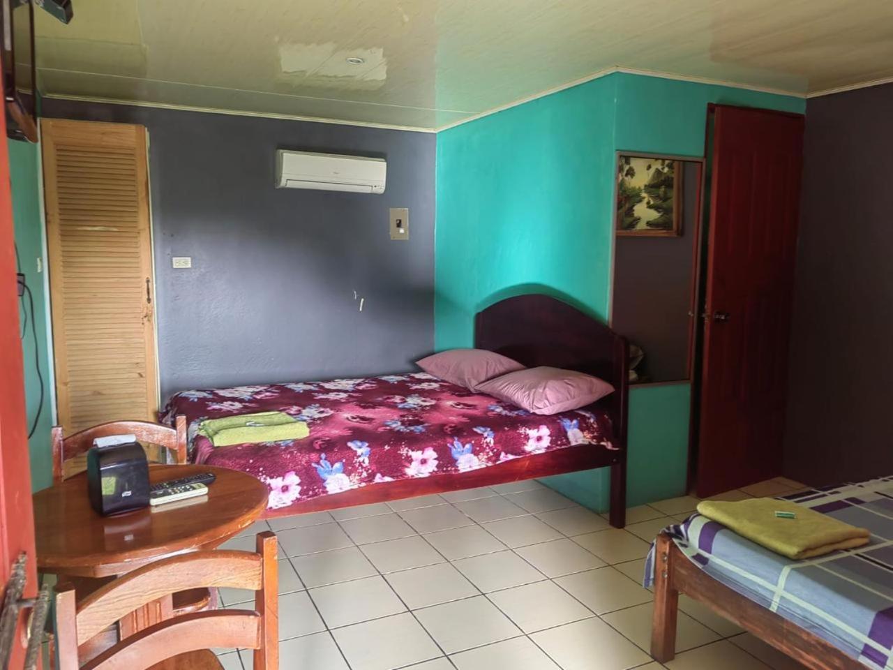 Cabinas El Botecito Muelle エクステリア 写真